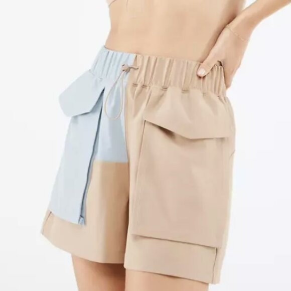 Fabletics Anastasia Cargo Shorts Size XS Colorblock Blue & Beige Athletic Hiking - Picture 3 of 7